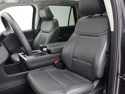 Used 2025 Ford Expedition Active AWD/4WD image 16