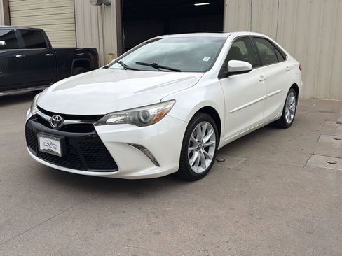 Used 2015 Toyota Camry XSE w/ Moonroof Package FWD image 1