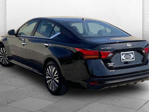 Used 2025 Nissan Altima 2.5 SV image 9