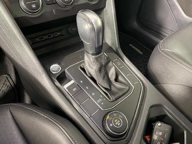 Used 2020 Volkswagen Tiguan SE w/ Panoramic Sunroof Package AWD/4WD image 9
