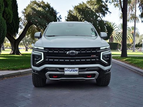 Used 2025 Chevrolet Suburban Z71 AWD/4WD image 3