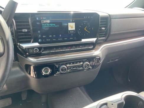 Used 2023 Chevrolet Silverado 1500 LT image 31