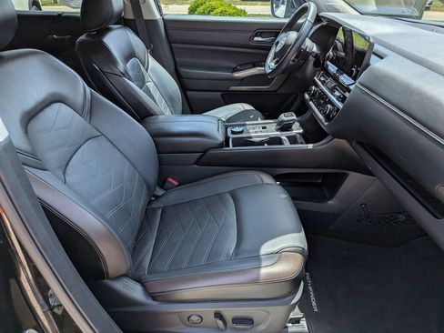 Certified 2024 Nissan Pathfinder Platinum AWD/4WD image 33
