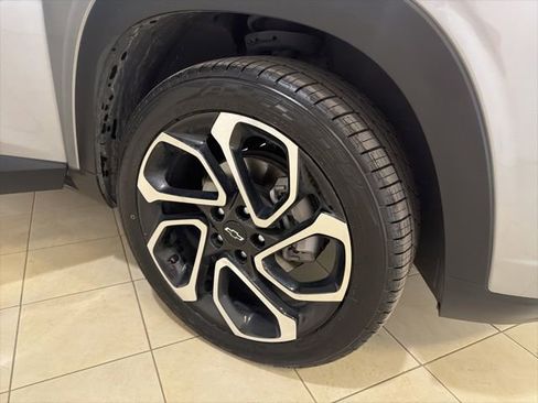 Used 2024 Chevrolet Trax RS FWD image 29
