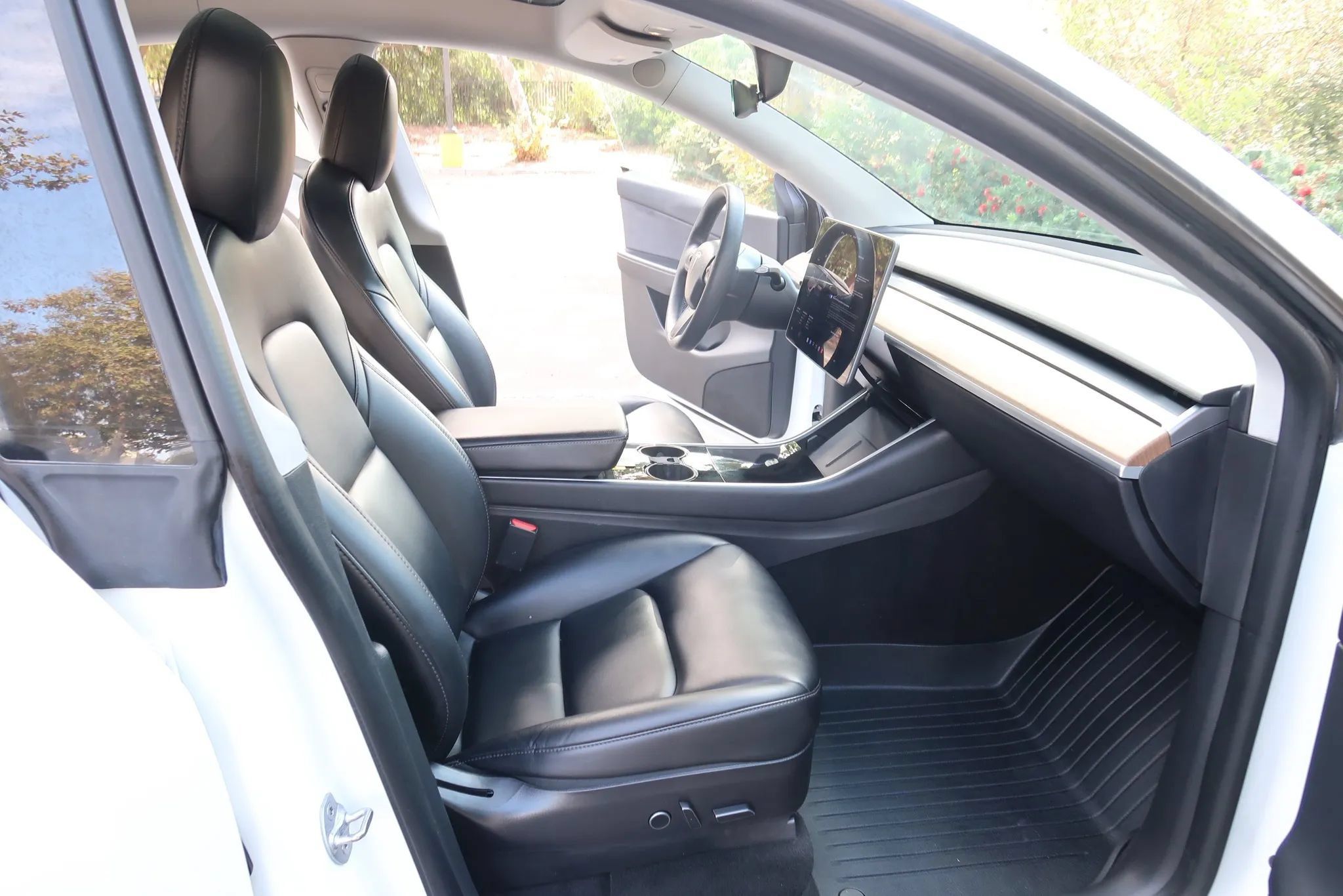 Used 2021 Tesla Model Y Long Range AWD/4WD image 26