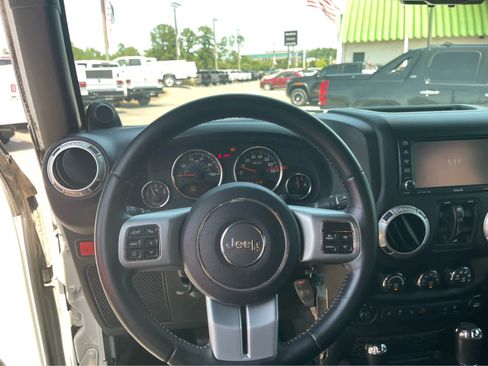 Used 2014 Jeep Wrangler Unlimited Rubicon AWD/4WD image 15