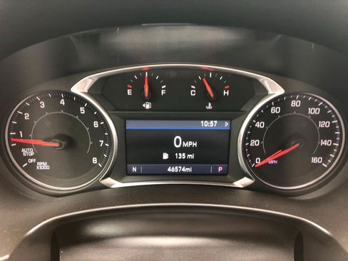 Used 2024 GMC Terrain SLT AWD/4WD image 16