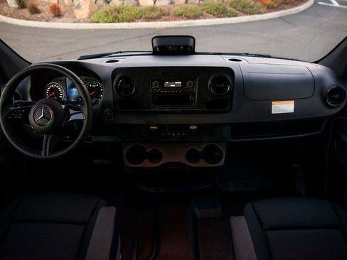 Used 2025 Mercedes-Benz Sprinter 2500 image 37