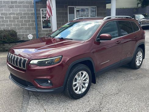 Used 2019 Jeep Cherokee Latitude w/ Cold Weather Group AWD/4WD image 1