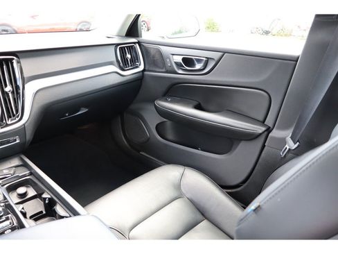 Used 2020 Volvo S60 T6 Momentum AWD/4WD image 25