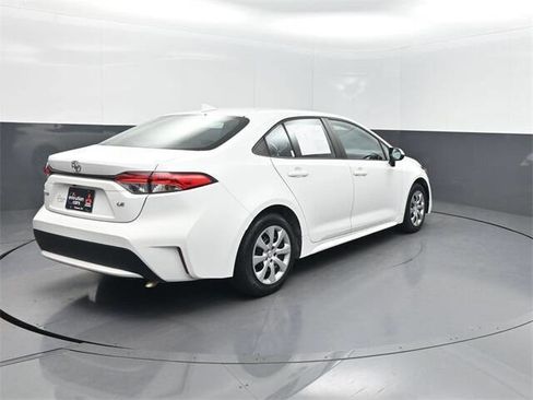 Used 2022 Toyota Corolla LE image 31