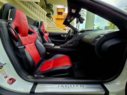 Used 2016 Jaguar F-TYPE R image 24