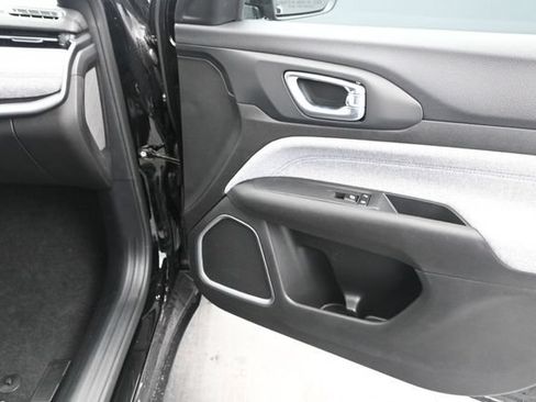 Used 2025 Jeep Compass Sport w/ Mopar Graphics Package AWD/4WD image 4