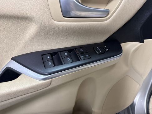 Used 2015 Toyota Camry LE image 24