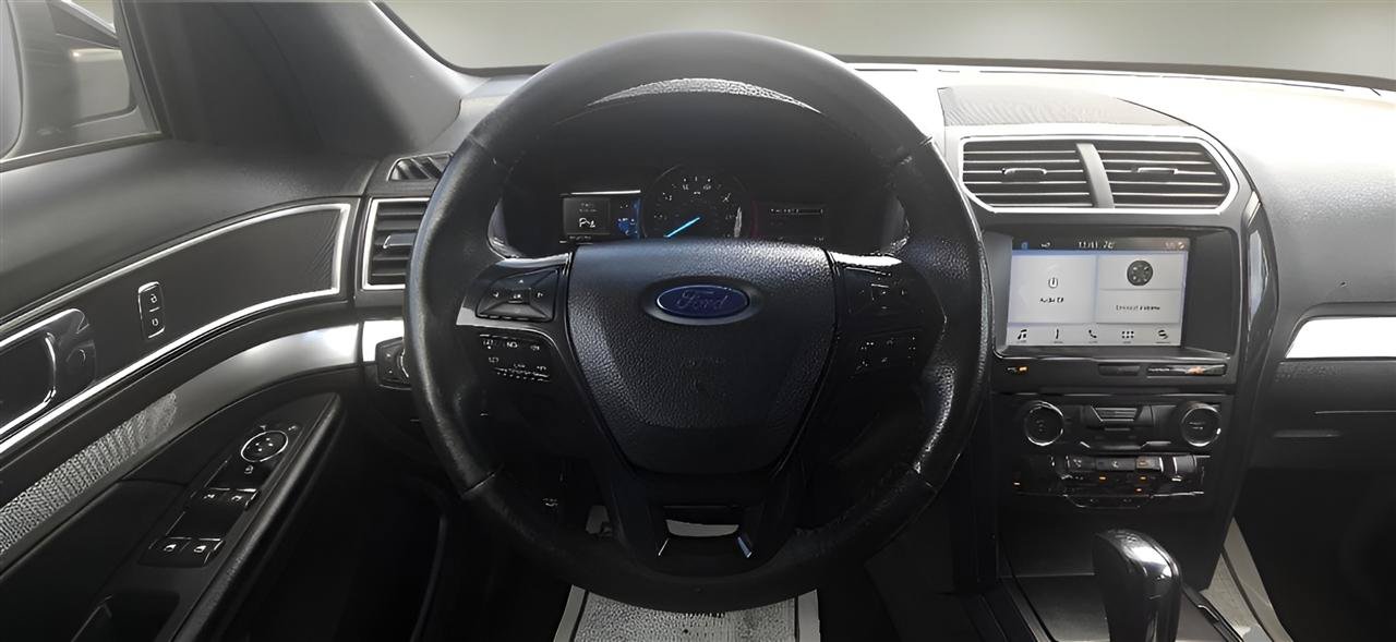 Used 2017 Ford Explorer XLT w/ Equipment Group 201A AWD/4WD image 14