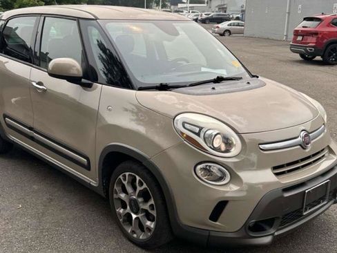 Used 2014 FIAT 500L Trekking w/ Popular Equipment Group FWD image 2