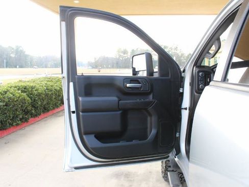 Used 2021 Chevrolet Silverado 2500 Custom w/ Custom Value Package image 27