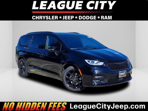 New 2026 Chrysler Pacifica Limited w/ S Appearance Package image 1