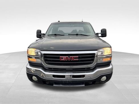 Used 2005 GMC Sierra 2500 SLT w/ Snow Plow Prep Package AWD/4WD image 8