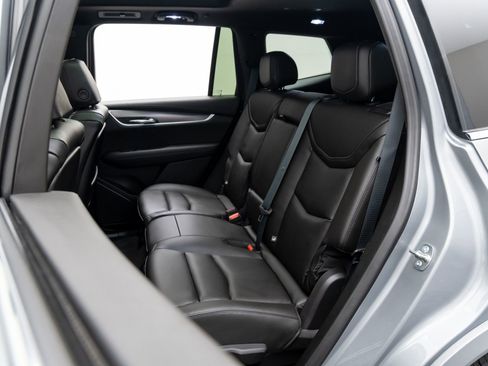 New 2025 Cadillac XT6 Luxury image 17