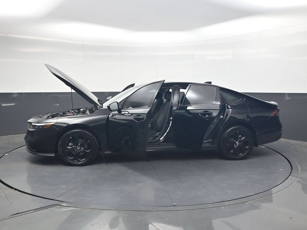 Used 2025 Honda Accord SE image 35