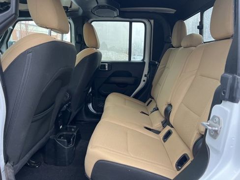 Used 2020 Jeep Gladiator Overland image 15