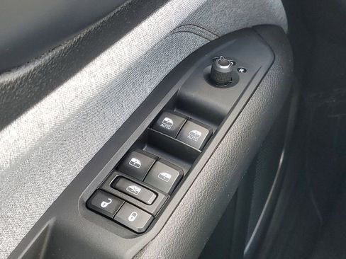 Used 2023 Jeep Compass Latitude image 16