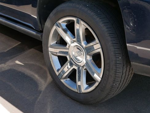 Used 2017 Cadillac Escalade Premium Luxury AWD/4WD image 7