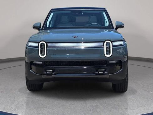 Used 2025 Rivian R1S Premium AWD/4WD image 3