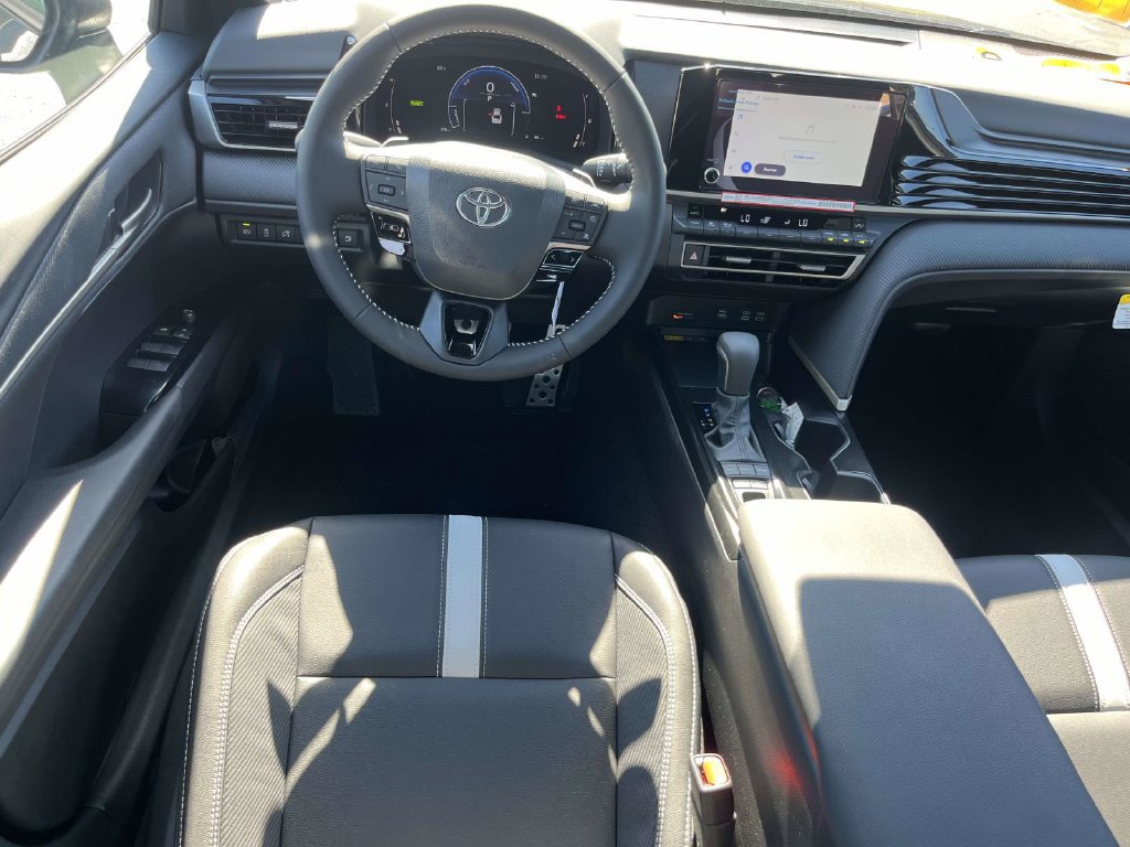 New 2026 Toyota Camry Hybrid FWD image 10