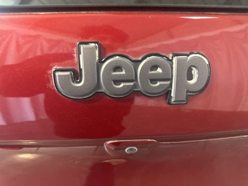 Used 2017 Jeep Cherokee Trailhawk w/ Comfort/Convenience Group image 12