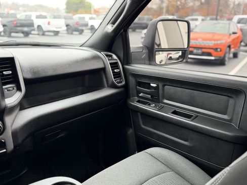 Used 2024 RAM 2500 Tradesman w/ Chrome Appearance Group image 18