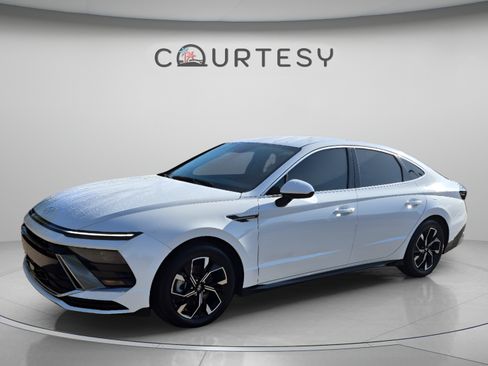 Certified 2024 Hyundai Sonata SEL FWD image 1