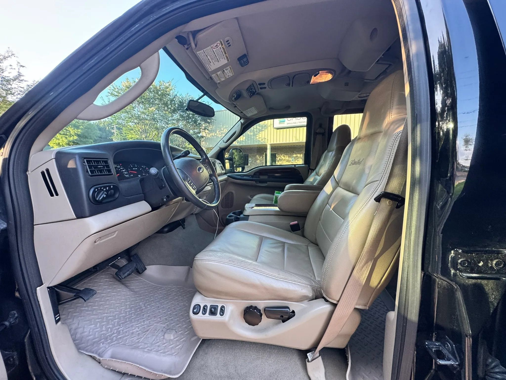 Used 2005 Ford Excursion Limited RWD image 12