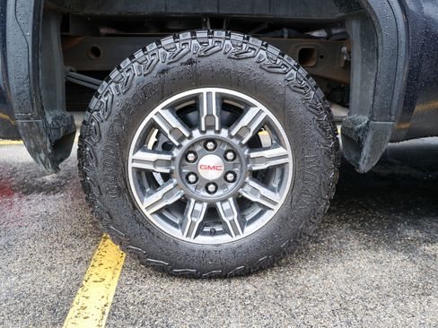 Used 2024 GMC Sierra 1500 AT4 w/ Technology Package AWD/4WD image 15