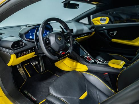 Used 2021 Lamborghini Huracan EVO RWD image 10