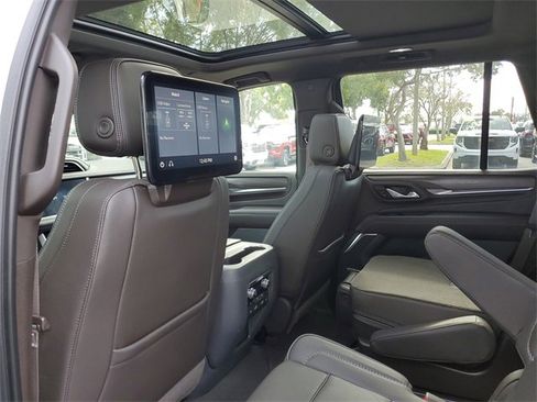 Used 2021 GMC Yukon Denali w/ Denali Ultimate Package image 9
