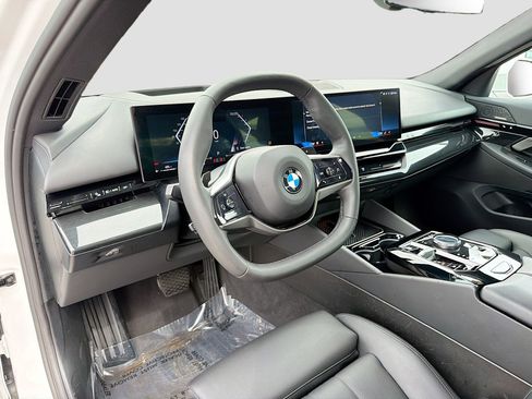 Certified 2025 BMW 530i image 27