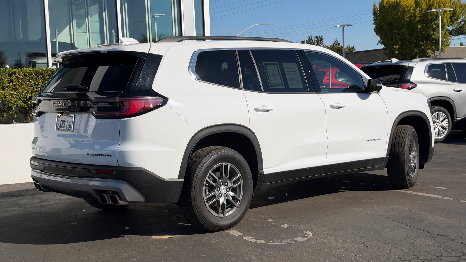 Used 2025 GMC Acadia Elevation FWD image 4