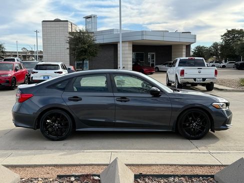 Used 2023 Honda Civic Sport image 6