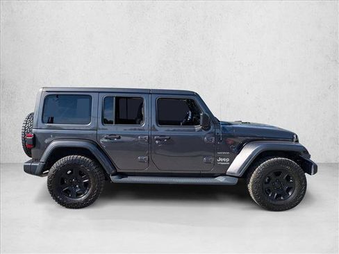 Used 2019 Jeep Wrangler Unlimited Sahara image 4