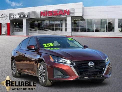 Used 2023 Nissan Altima 2.5 SV image 1