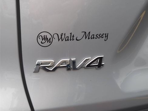 Used 2024 Toyota RAV4 XLE FWD image 5