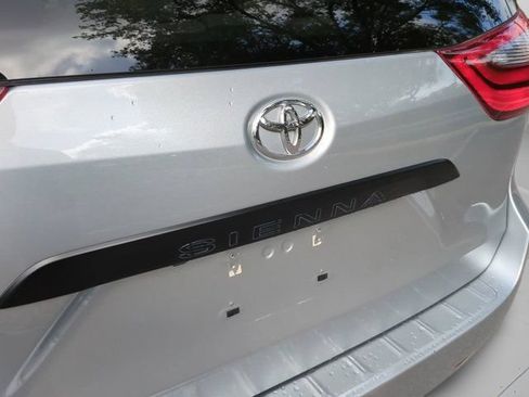 Certified 2020 Toyota Sienna L FWD image 30
