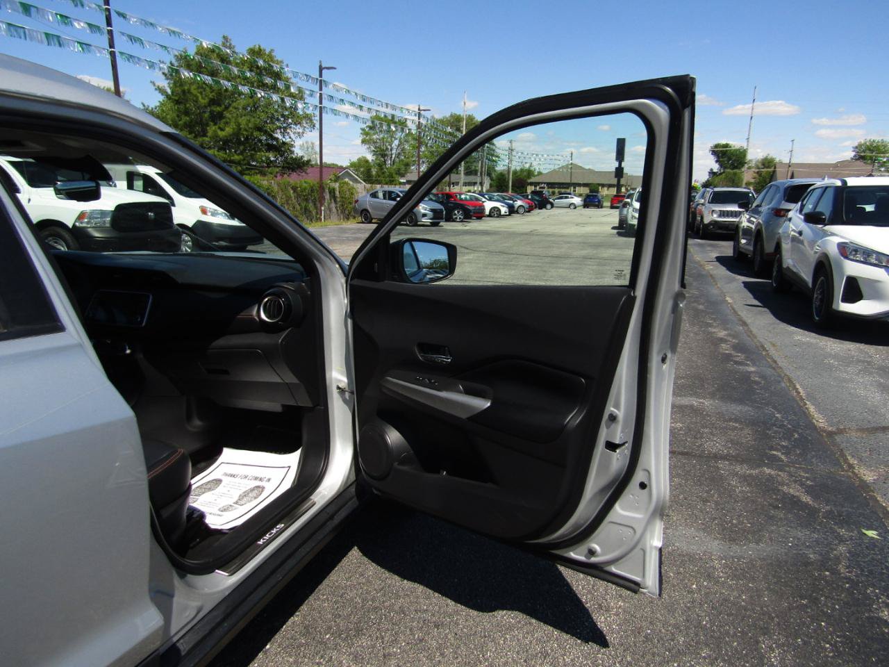 Used 2020 Nissan Kicks SR w/ SR Premium Package FWD image 22