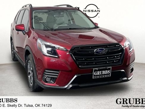 Used 2024 Subaru Forester Premium AWD/4WD image 1