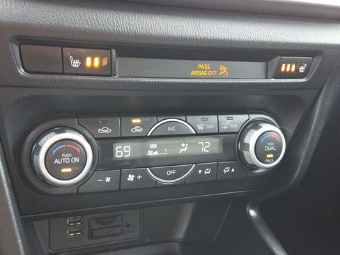 Used 2018 MAZDA MAZDA3 Touring image 16