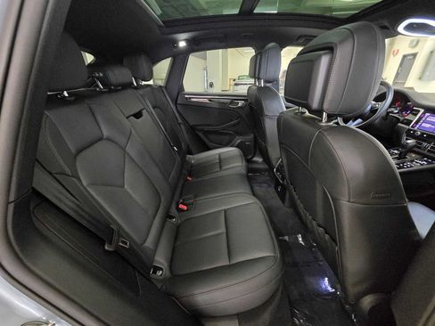 Used 2025 Porsche Macan AWD/4WD image 12