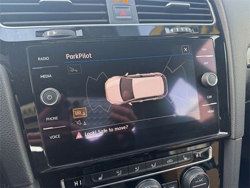 Used 2018 Volkswagen Golf R 4-Door image 24