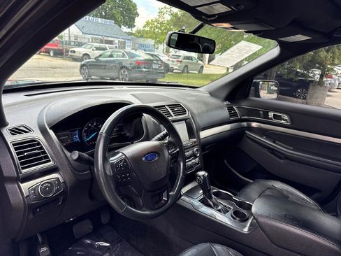 Used 2018 Ford Explorer XLT w/ Equipment Group 202A FWD image 12